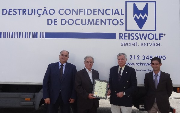 In July, Rear Adm. Carlos Rodolfo, PRT (Ret.) (2nd from r), chapter president, presents a corporate membership certificate to Manuel Cachadinha (2nd from l), president of Reisswolf Portugal Group, in the present of the company directors, Jose Henrique (l) and Miguel Santos.